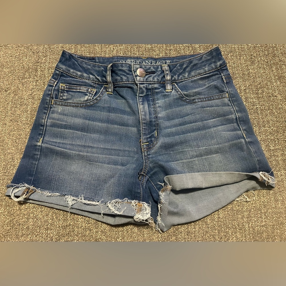 American Eagle Outfitters Women’s Shorts 
Super Stretch High Rise Shortie Size 4